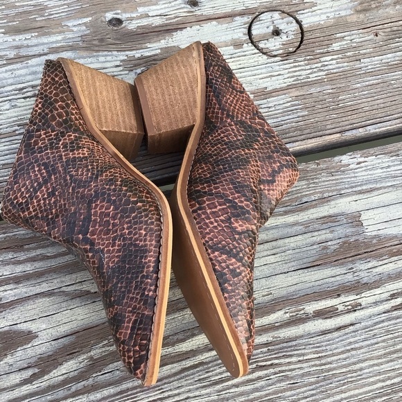 Boutique by Corkys Size 9 Amina Mules Snakeskin Animal Print Heels Point Toe - Picture 4 of 9